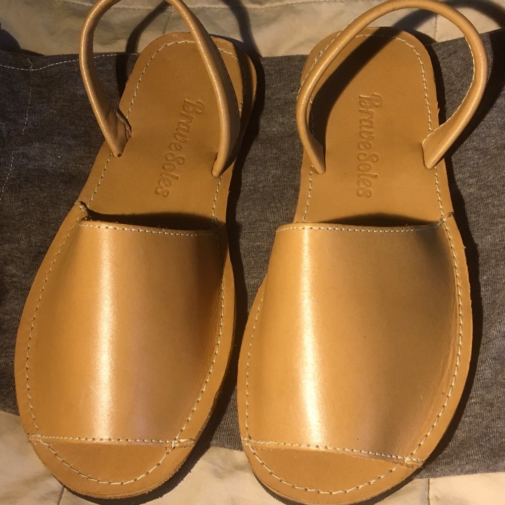 Brave Soles “Avarca” Slide Sandals in natural HANDMADE NWT